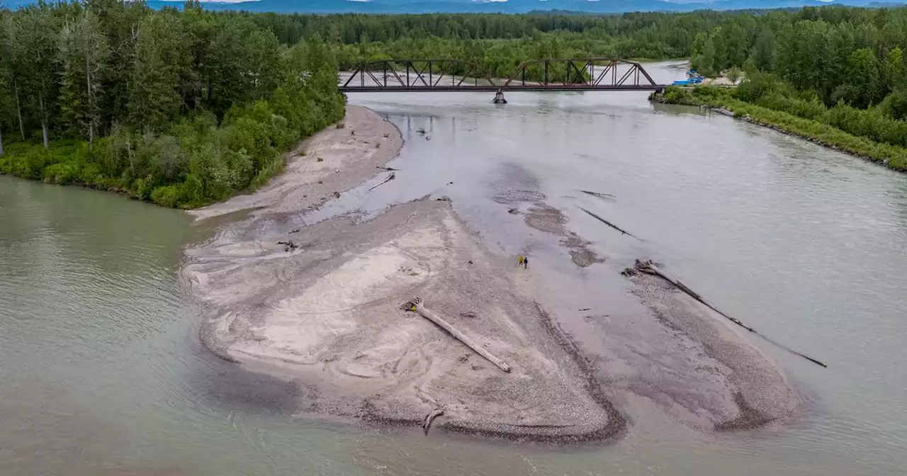 Wasilla woman dies after boat overturns in Talkeetna River