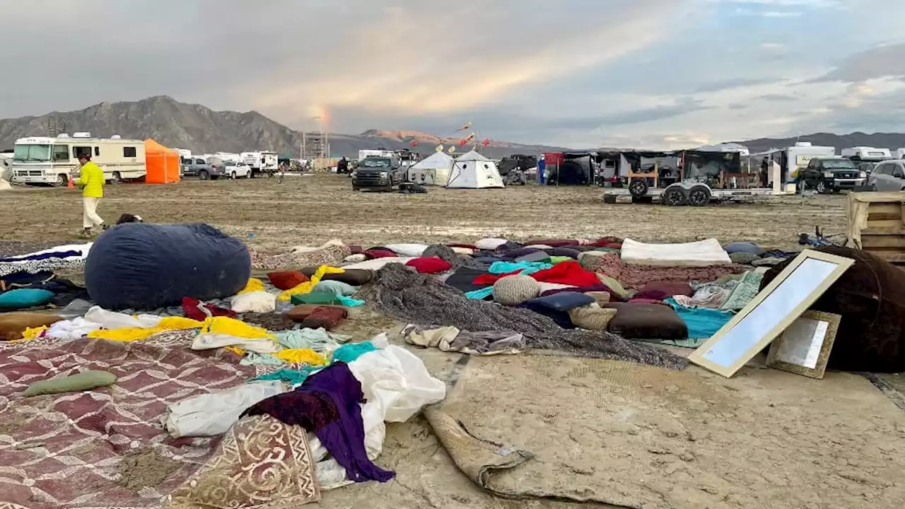 'On croisait les doigts pour que la tente tienne': ces Françaises racontent le bourbier du festival Burning Man