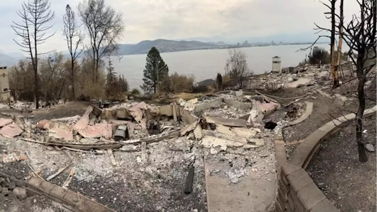 On emotional bus tours, some wildfire evacuees return to West Kelowna, B.C., to see what's left of their homes