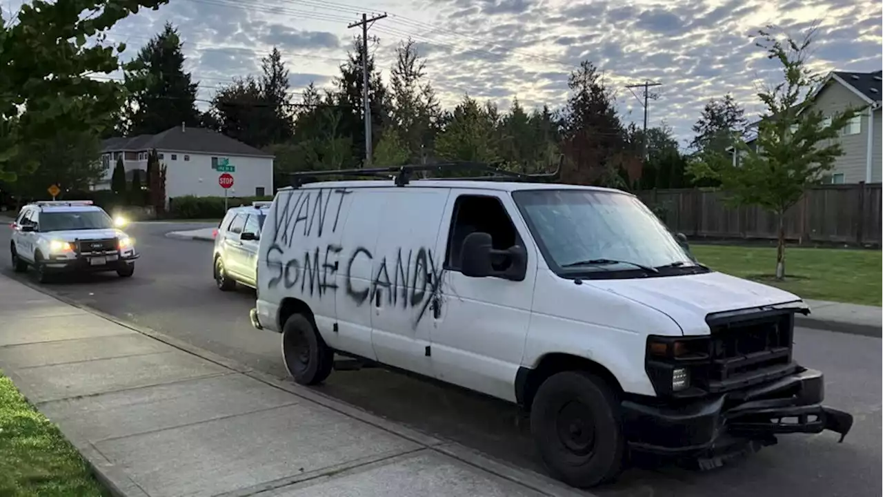 Mysterious candy van found near school bus stop sparks community alert in Washington state