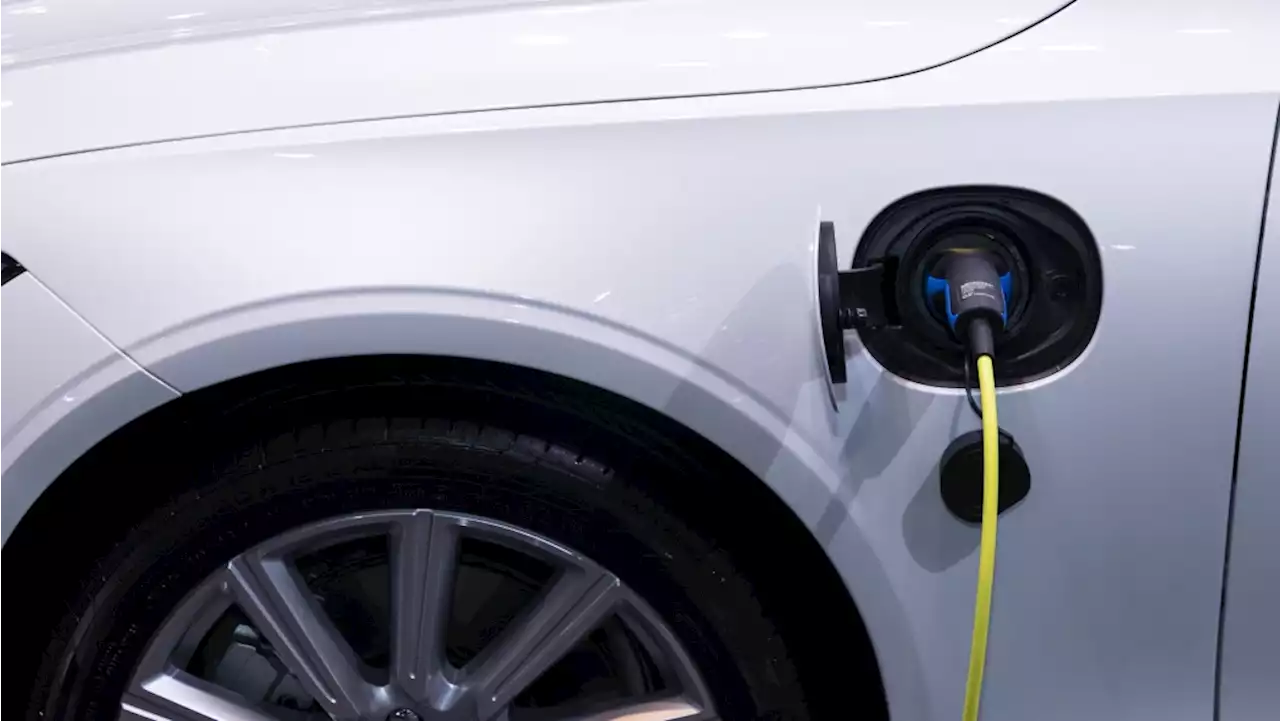 How electric vehicle insurance compares to gasoline-powered vehicles