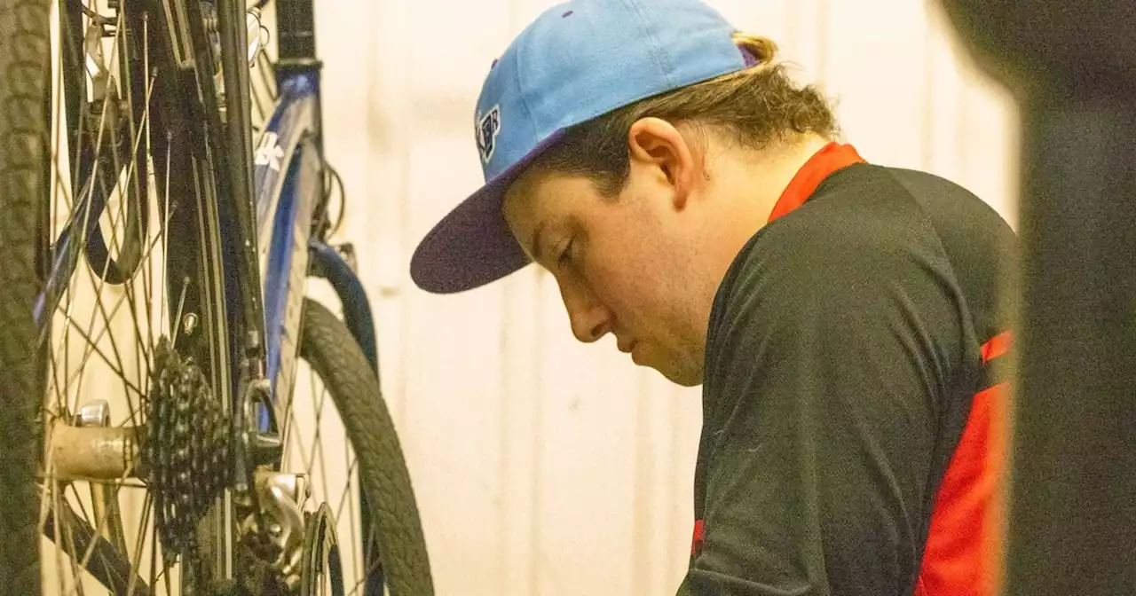 Glasgow bike mechanics wanted for refugee charity with pizza up for grabs