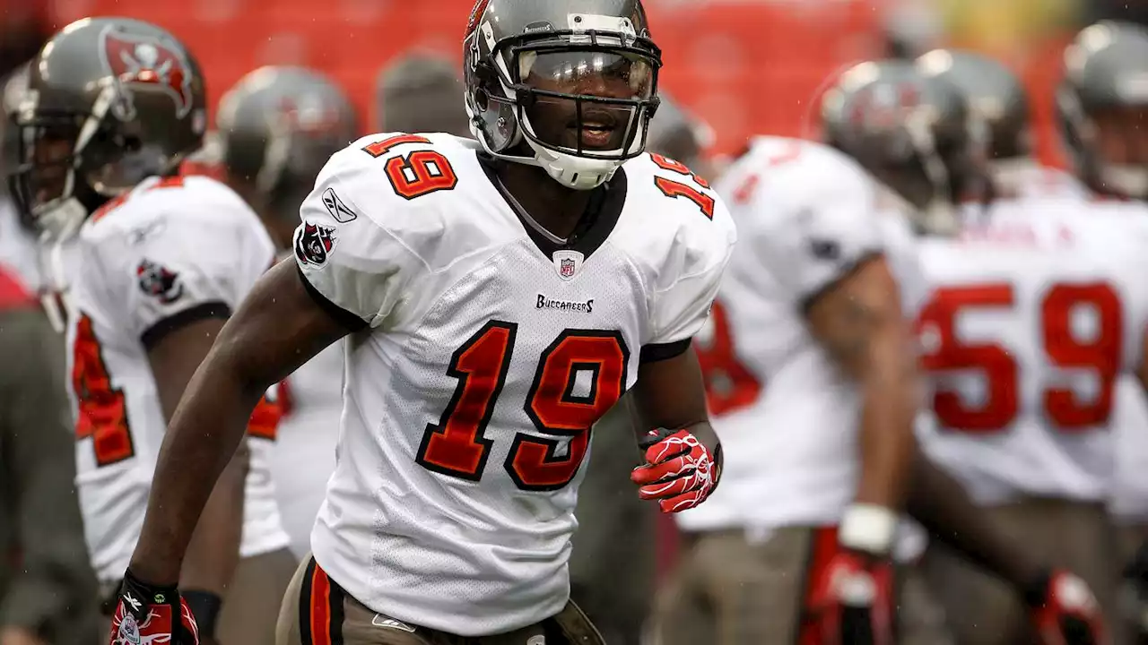 Report: Former Syracuse, Buccaneers WR Mike Williams on life support following construction accident