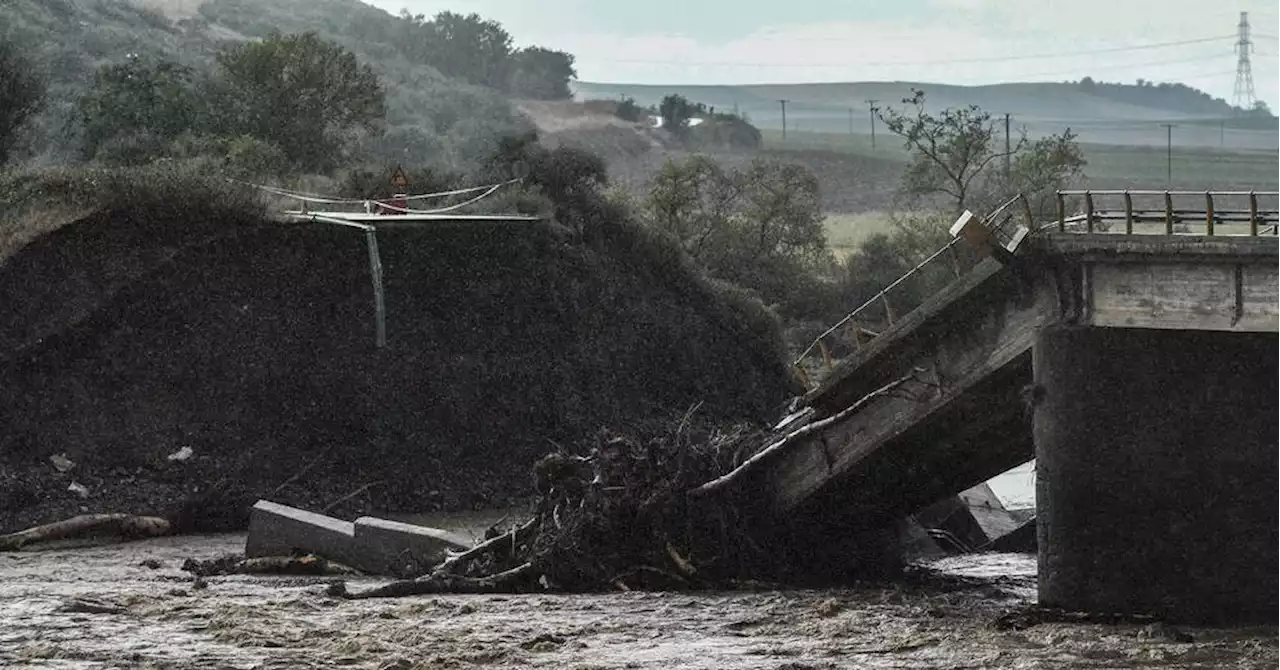 Inondations en Grèce : opération de sauvetage de villageois bloqués