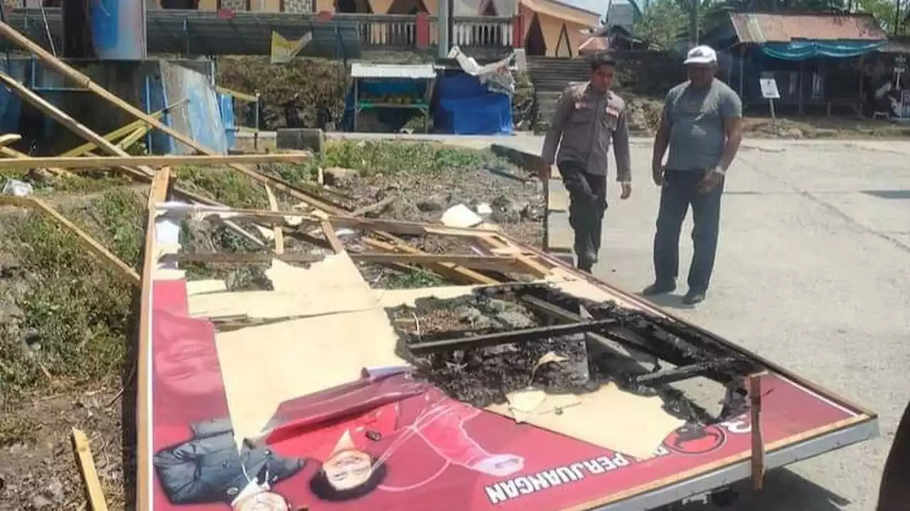 Diduga Mabuk, Polisi di Buton Tengah Bakar Baliho Ganjar Pranowo