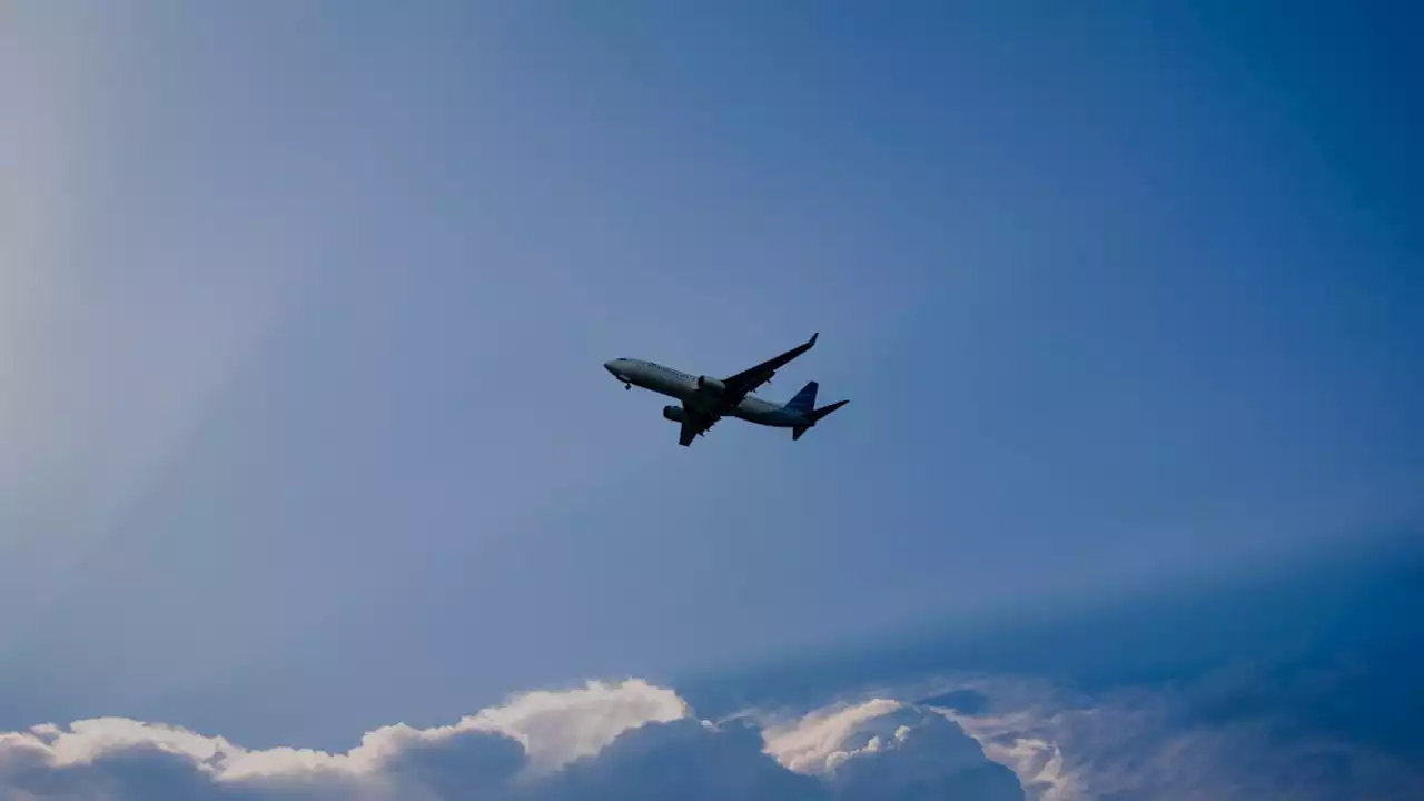 Pesawat Terpaksa Kembali ke Bandara akibat Penumpang Diare Sepanjang Penerbangan