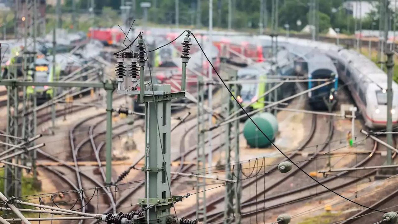 Rechnung nicht bezahlt - Türen in Reisezentrum ausgebaut