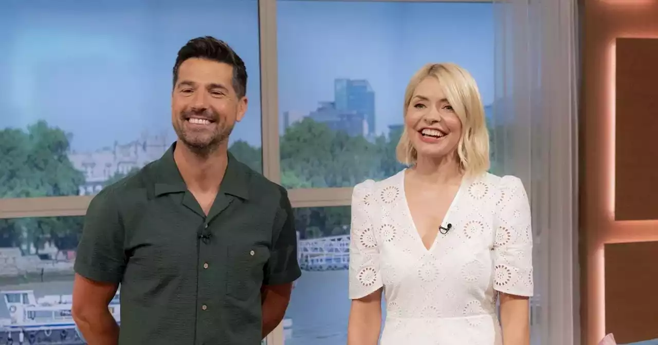 Holly Willoughby apologises to This Morning guest after Craig Doyle chucks lemon