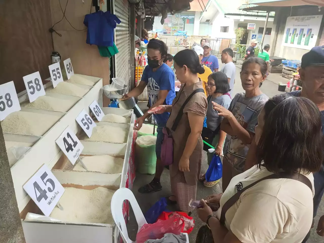 Dipolog retailers slash rice prices amid questions on Marcos Jr.'s ceilings