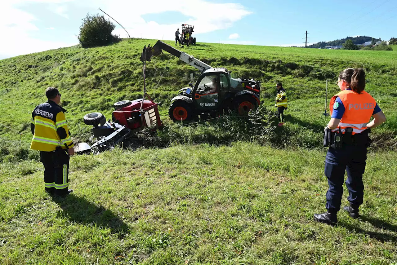 Landwirt unter Hoflader eingeklemmt