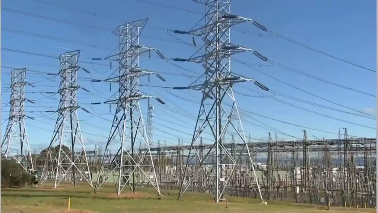 Victorian farmers raise safety concerns over &#8216;sagging&#8217; transmission lines