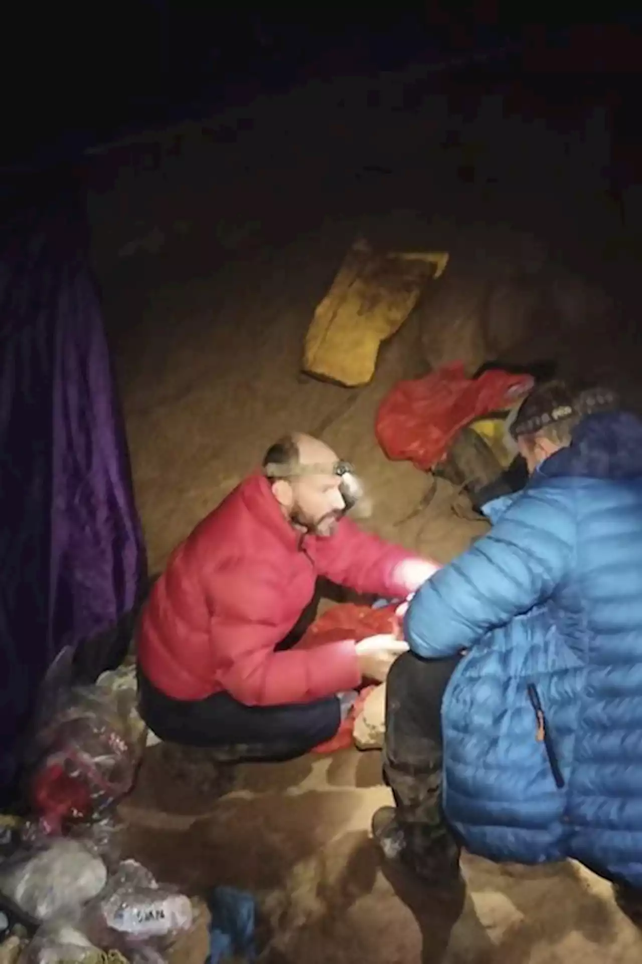 Trapped US explorer thanks authorities for saving his life in emotional video from Turkish cave