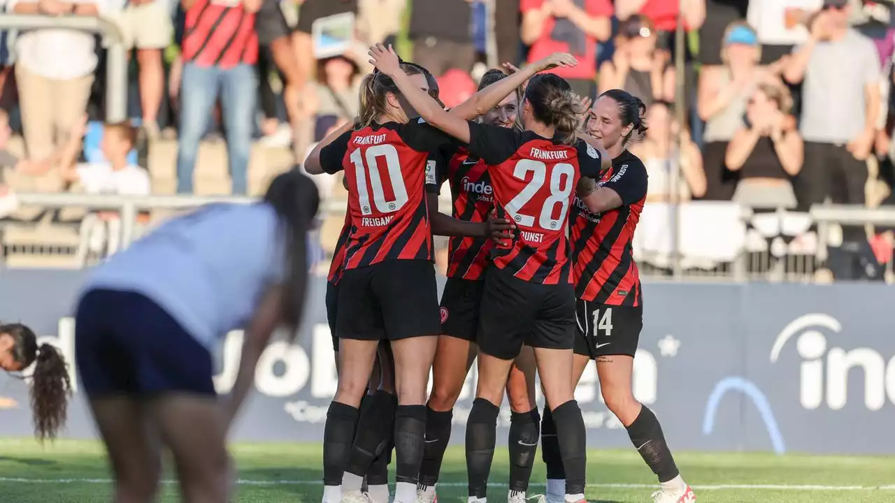 Knapper Sieg über Slovacko: Champions League: Eintracht Frankfurt Frauen jubeln nach knappem Sieg gegen Slovacko