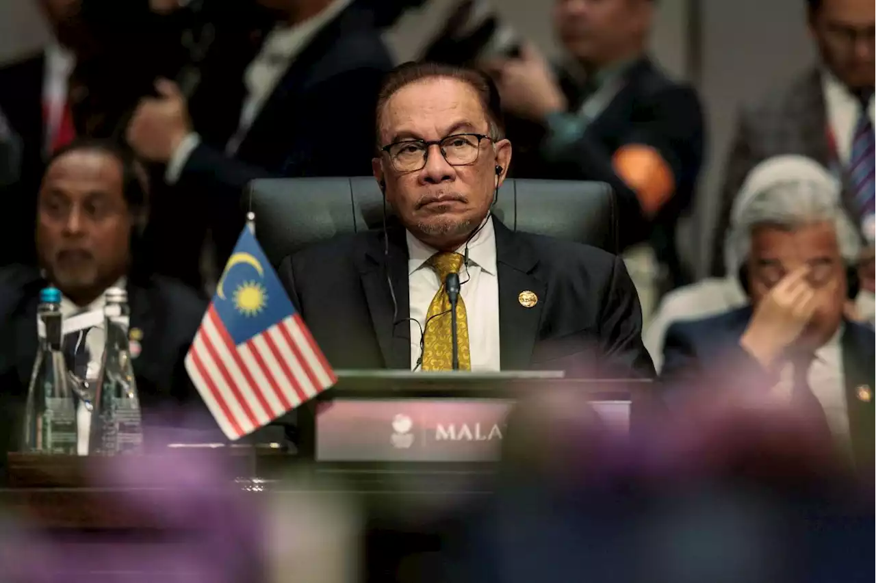 Anwar attends dialogue partners meeting on Asean summit's final day