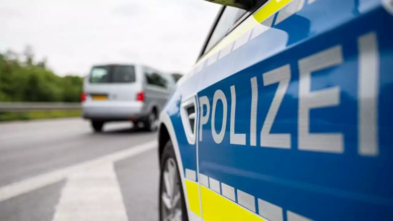 Auto überschlägt sich - Autobahn ab Emstunnel gesperrt