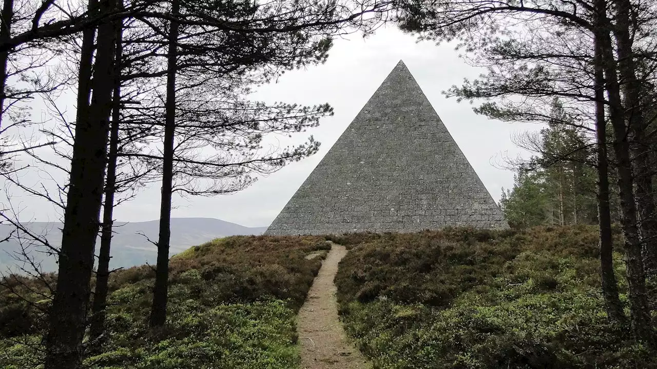 Eine Pyramide auf einem Berg in Schottland – ist dieses Viral-Video echt oder ein dreister Fake?