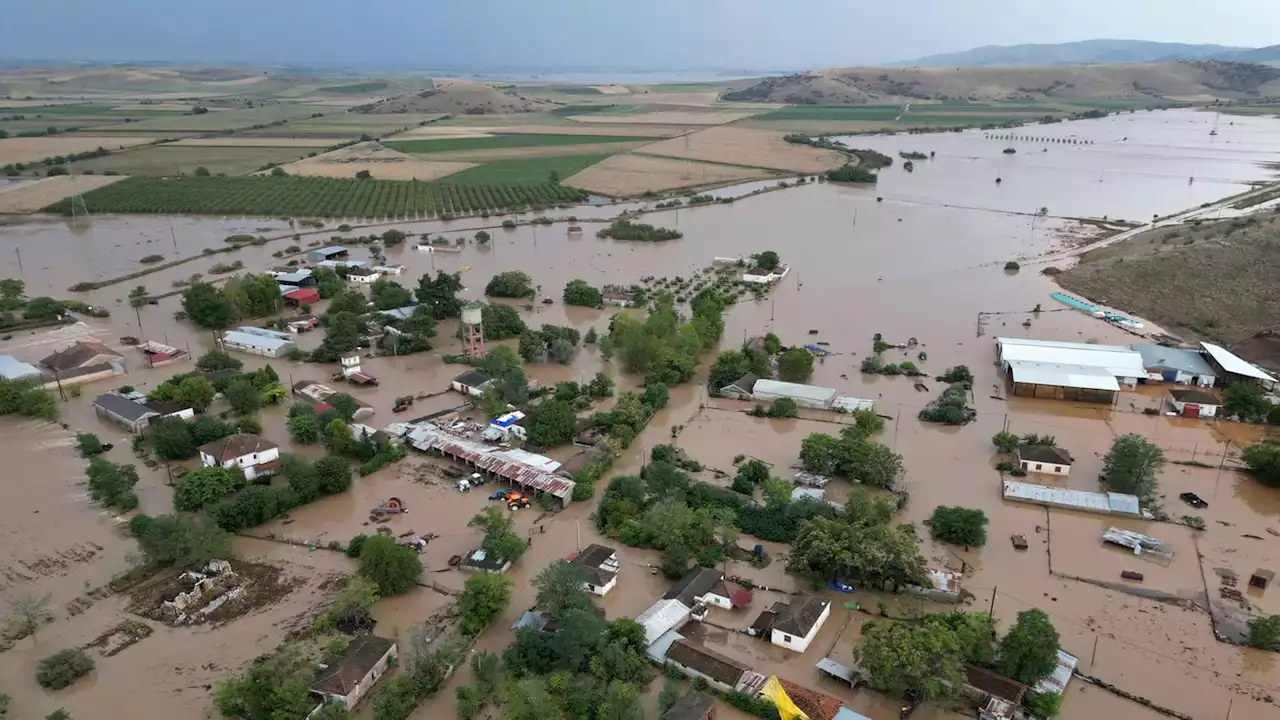 Hilferuf aus Hochwasser-Gebiet: 'Frau hat ihren Mann auf ihren Kopf gehoben, damit er atmet'