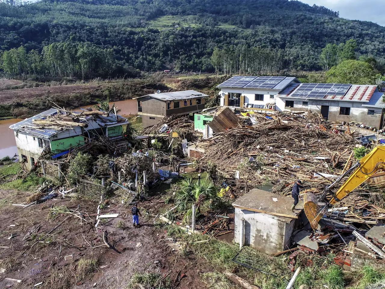 Brasilien: Tusentals hemlösa efter skyfall