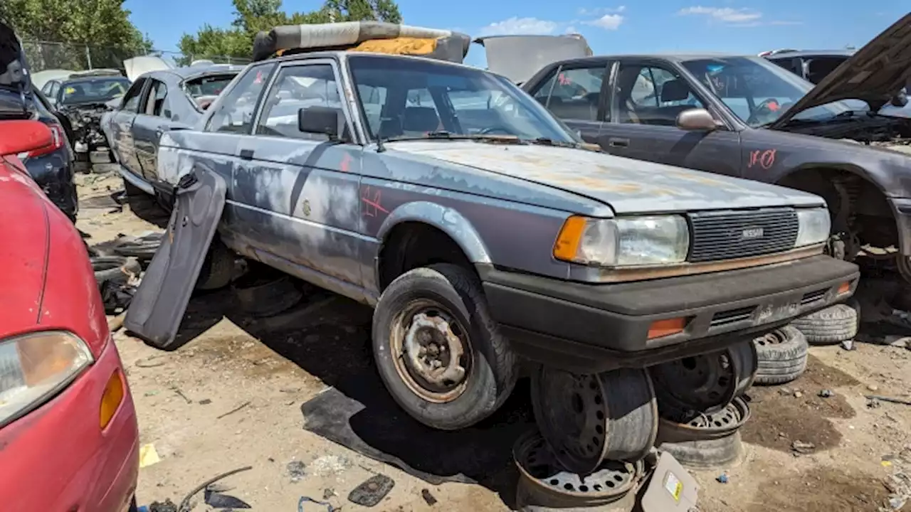 Junked 1990 Nissan Sentra 2-Door Sedan