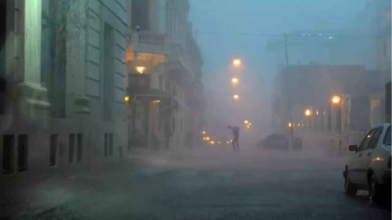 Lanzaron un alerta naranja por tormentas para la región noreste y por vientos en varias provincias