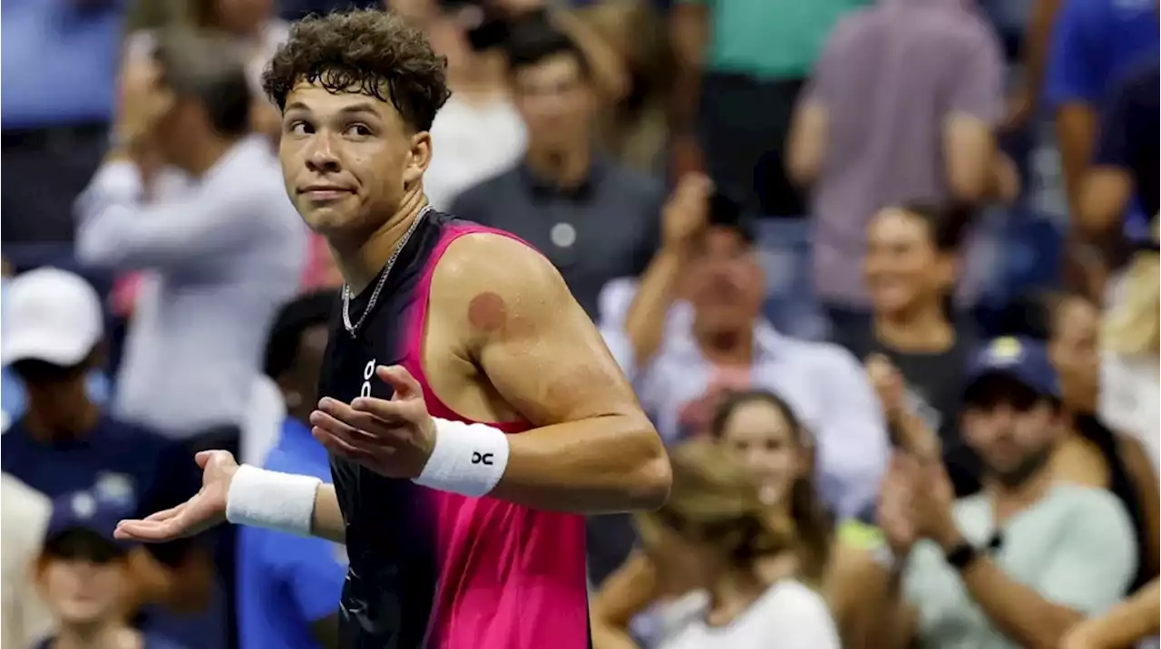 Lo entrena su papá, tiene solo 20 años y jugará su primera gran semi: Ben Shelton, la cenicienta del US Open