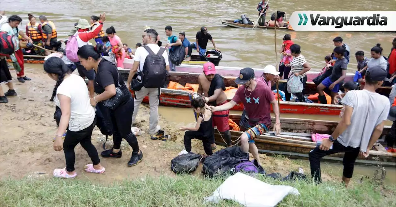 Rescatan a 150 migrantes y detienen a cinco coyotes colombianos en el Caribe de Panamá