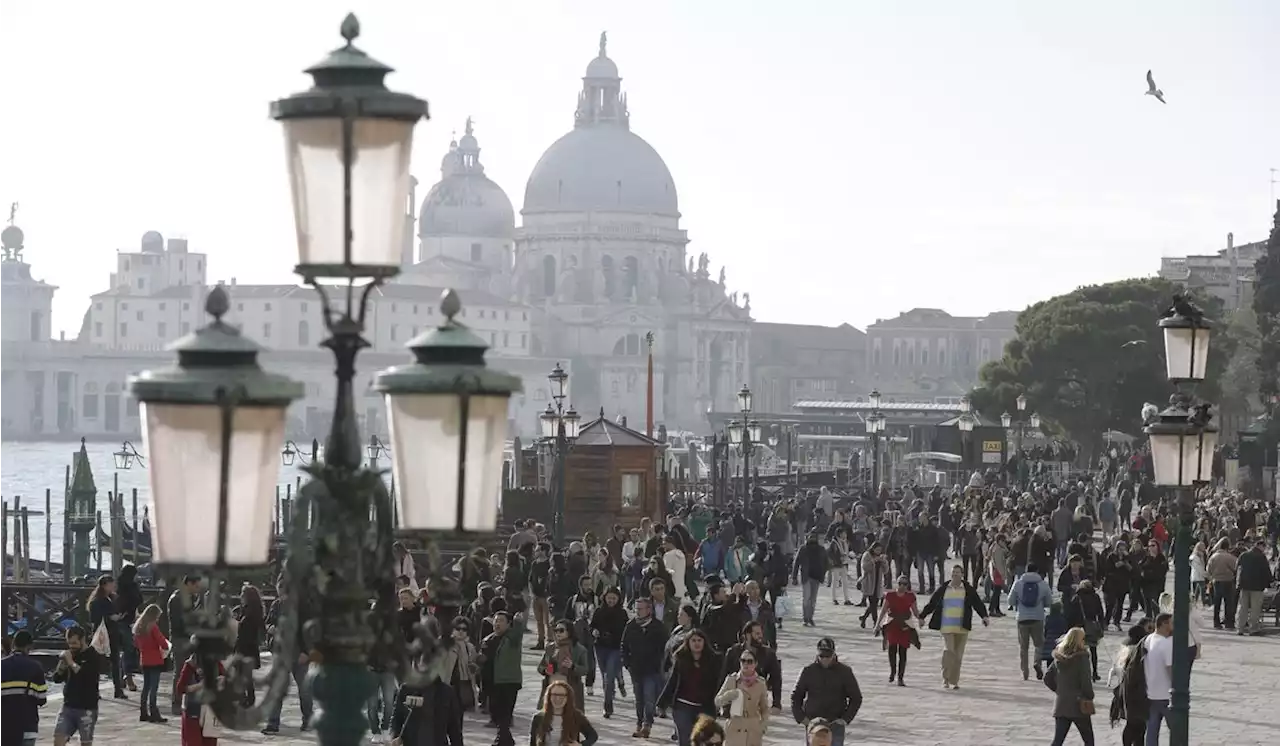 Venice to launch 30-day trial of $5.40 entrance fee for day visitors in spring 2024