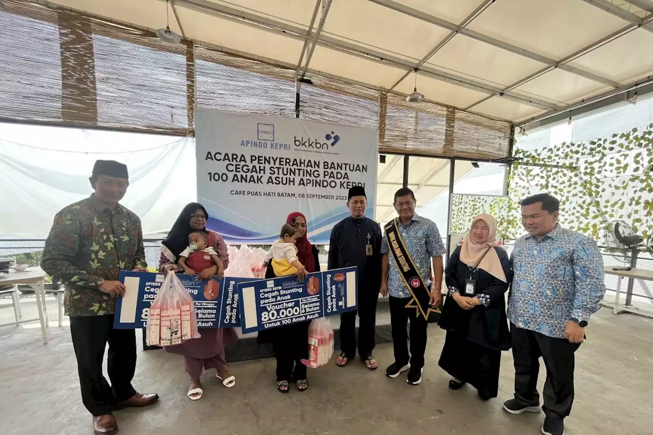 - BKKBN Kepri serahkan bantuan pada 100 anak stunting