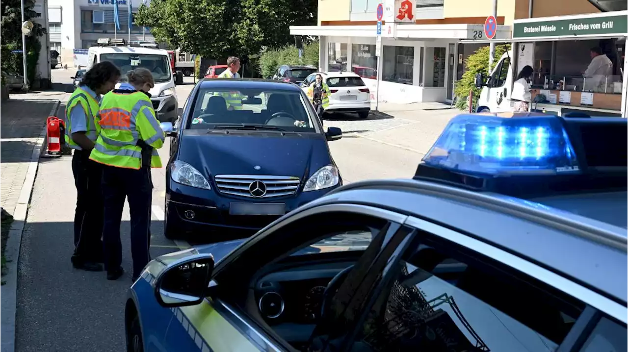 Von Auto erfasst: Fußgängerin wird bei Unfall lebensgefährlich verletzt