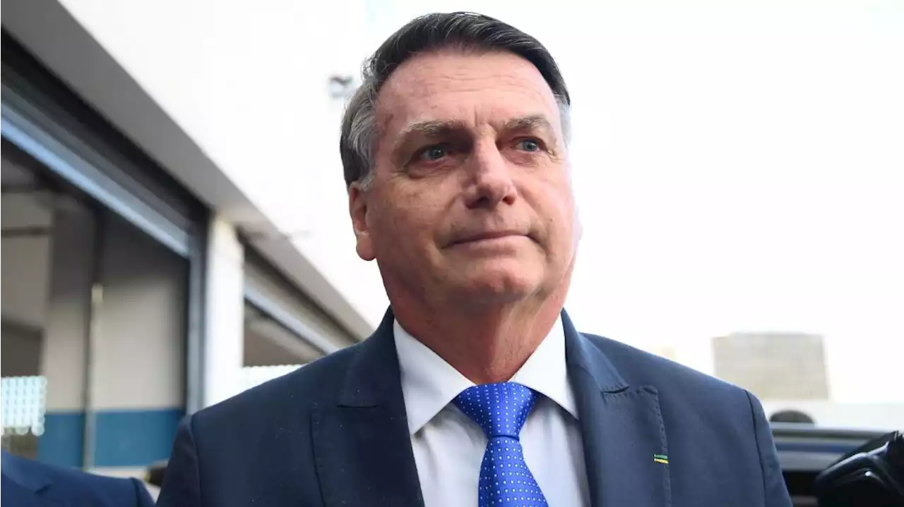 EXCLUSIVO: TCU identifica 128 presentes incorporados indevidamente ao acervo privado de Bolsonaro