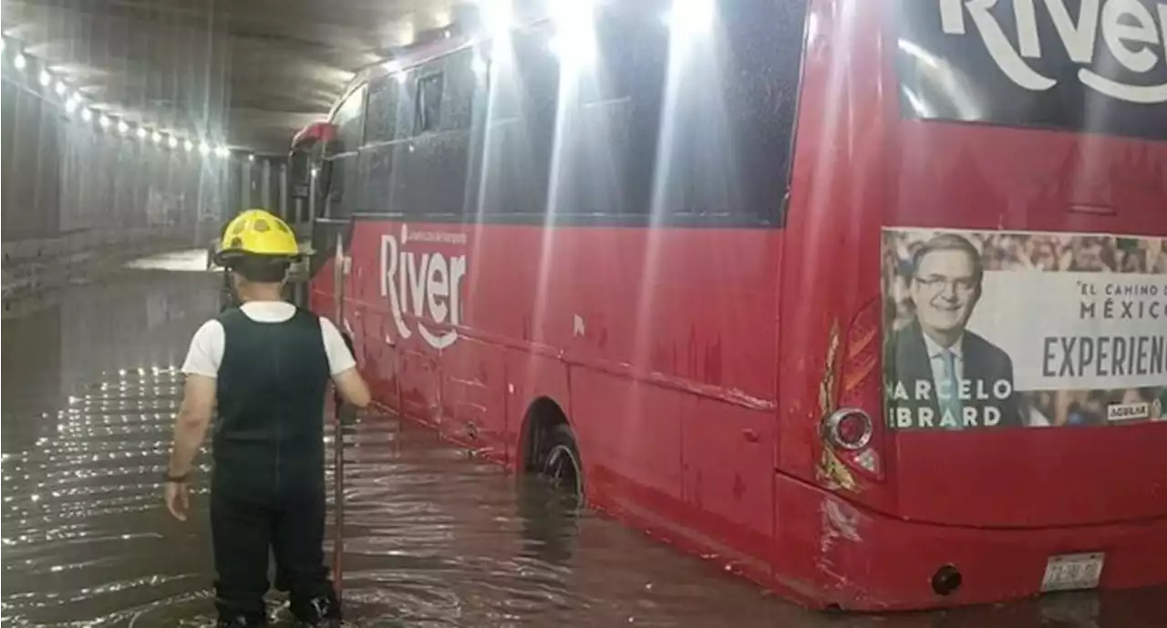 Lluvia y granizo provocan inundaciones, autos varados y caída de árboles en Guadalajara; VIDEOS