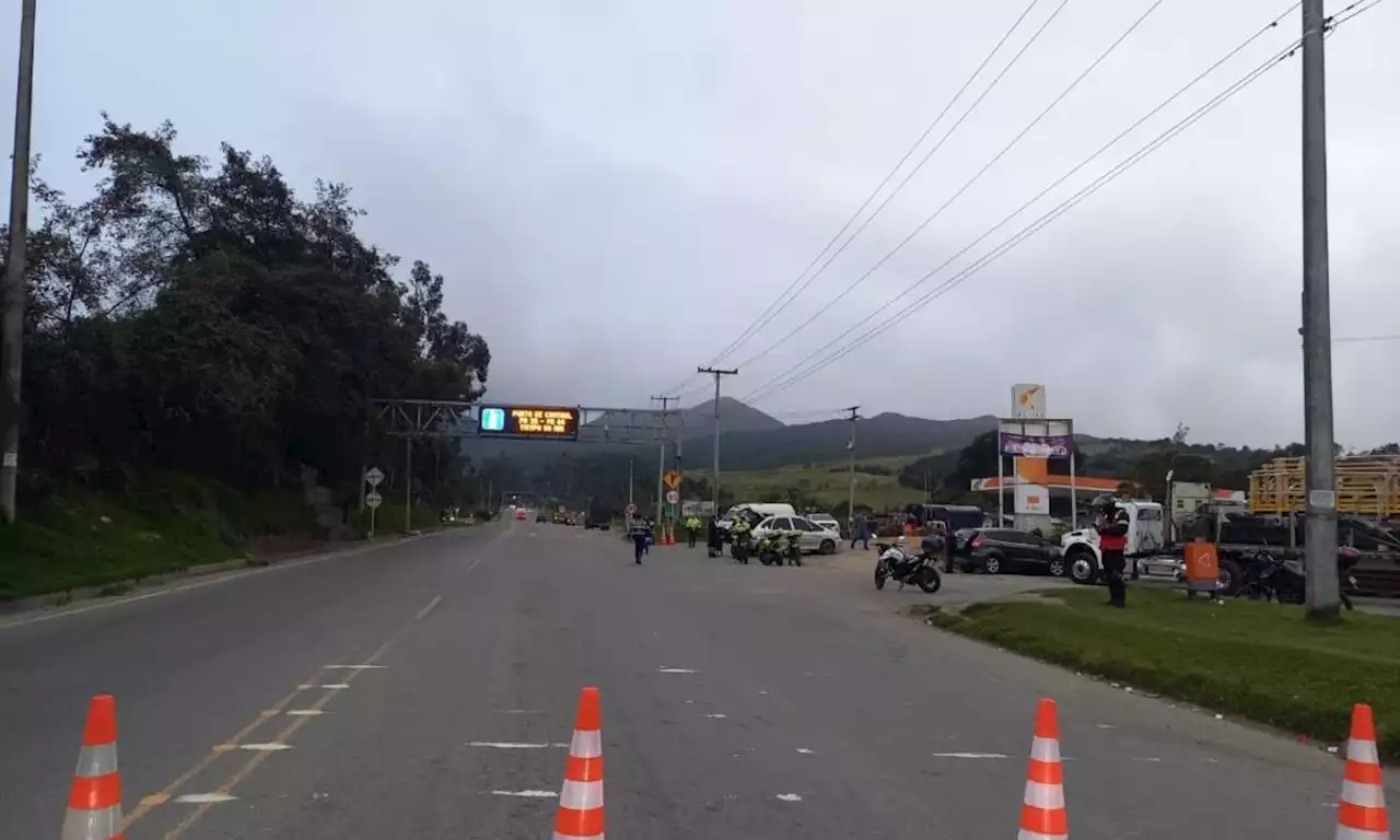 Tras habilitar paso definitivo en la vía al Llano, hoy cierren por fuertes lluvias