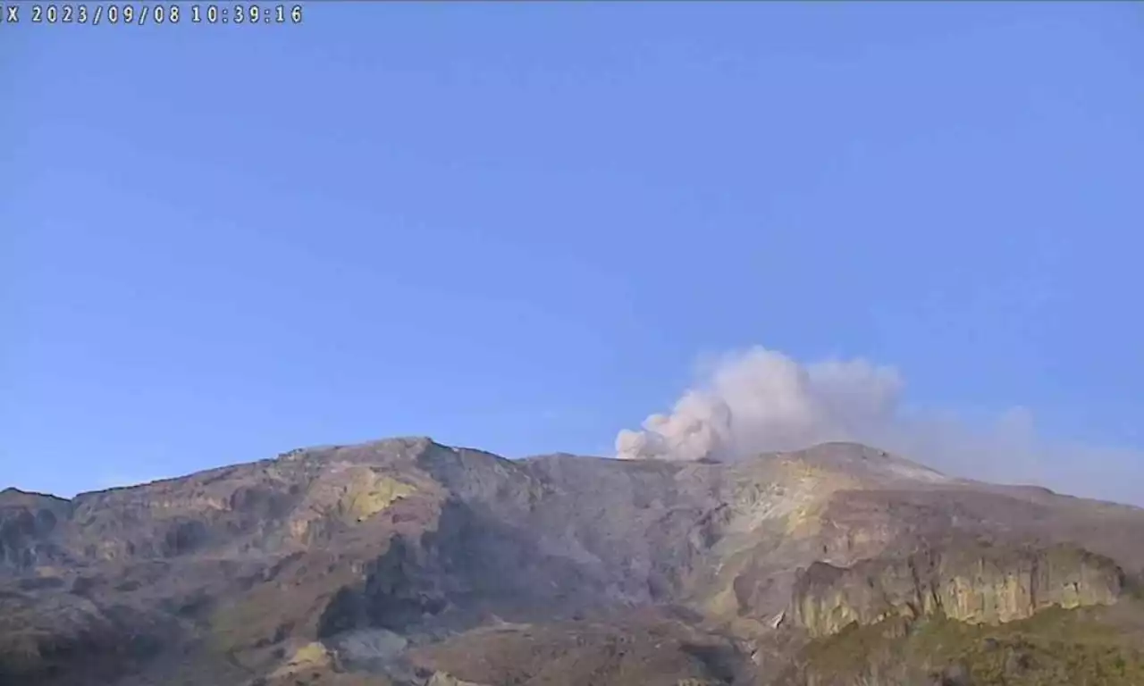 Volcán Nevado del Ruiz vuelve a expulsar ceniza; reportan aumento de sismos por fluidos