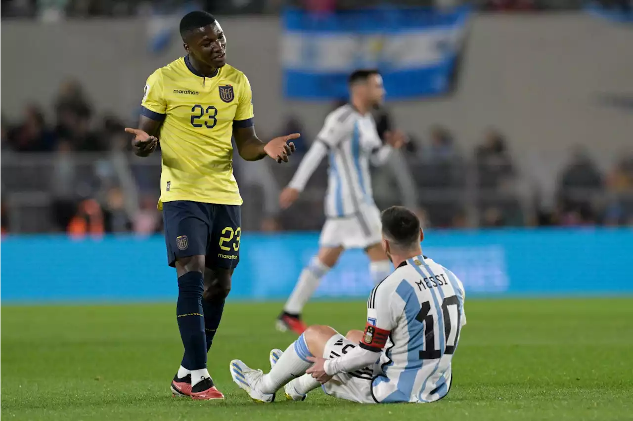 ميسي العجوز يتلاعب بأغلى لاعب في تاريخ الدوري الإنجليزي (فيديو)