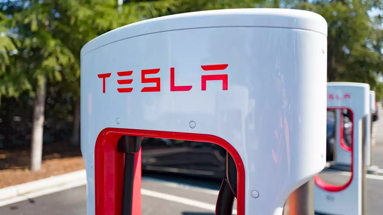 Hilton to install Tesla chargers at 2,000 hotels across North America