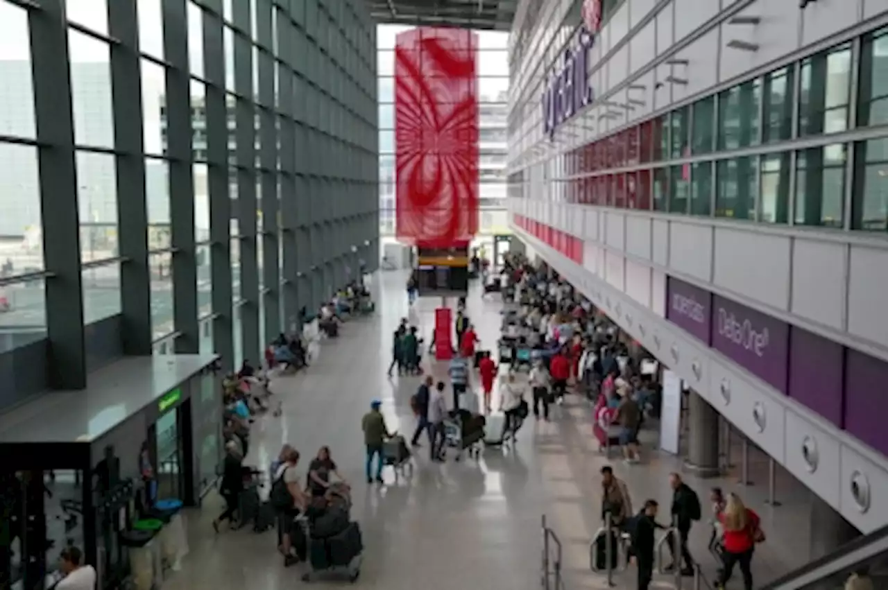Heathrow charges provisionally backed by UK competition regulator