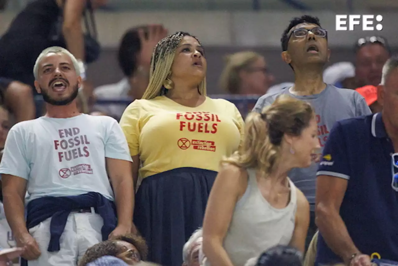 Una protesta ecologista obliga a suspender la semifinal Gauff-Muchova durante 50 minutos