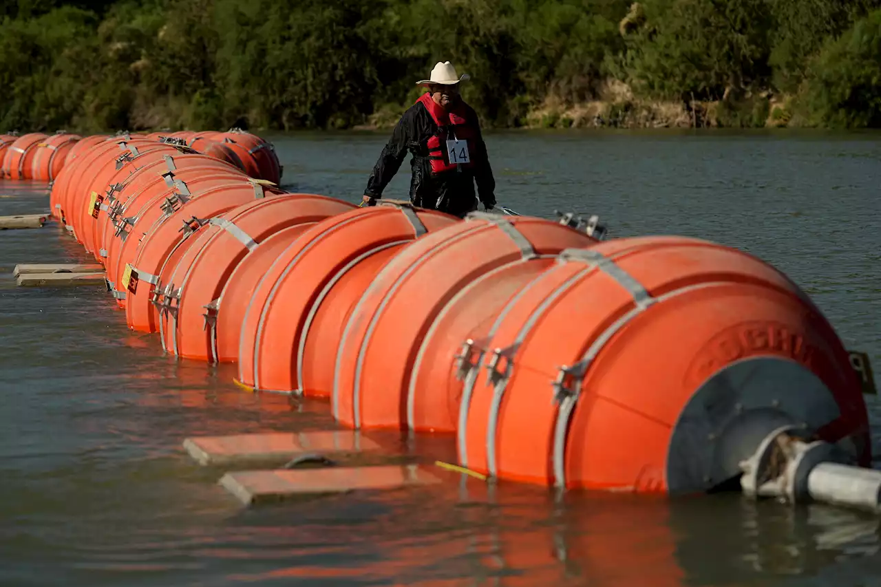 Texas can keep Rio Grande floating barriers for now, appeals court rules