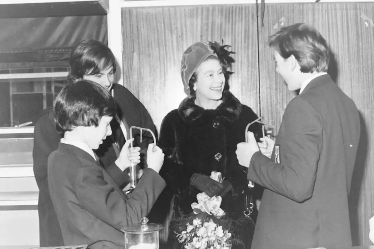 Memorable photos of Queen Elizabeth II opening a school in Watford