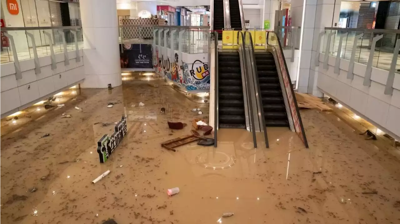 Los videos más impactantes de las inundaciones en Hong Kong