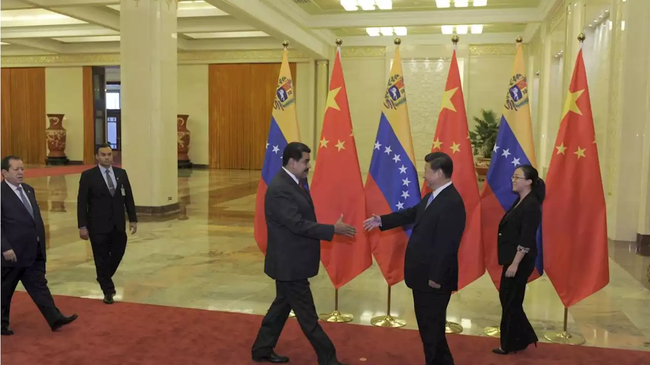 Maduro visita China para conseguir apoyo económico antes de las elecciones