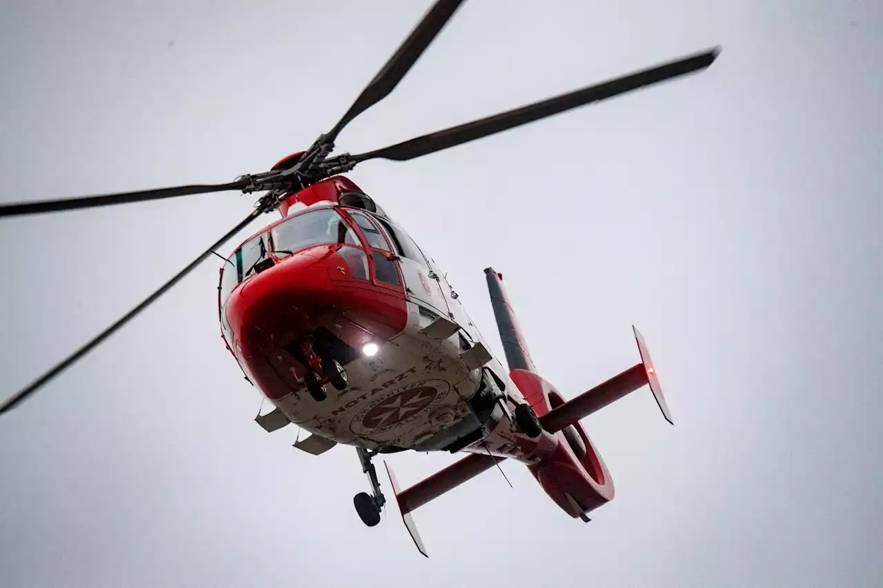 Motorradfahrer von Auto erfasst - mit Hubschrauber in Klinik