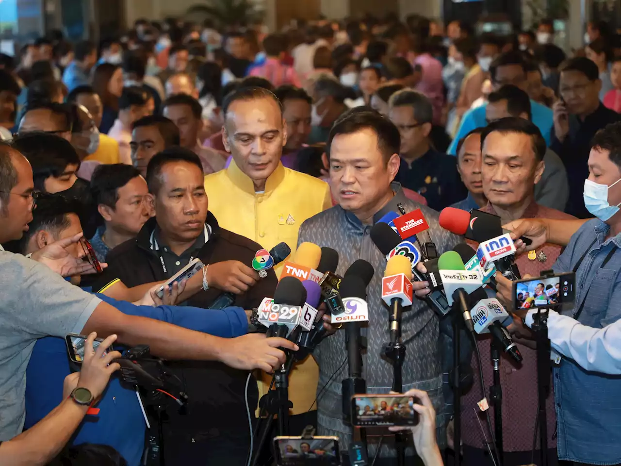 'อนุทิน' รับรายงานจาก 'ผู้ว่าฯนครปฐม' แล้ว สั่ง 'กำนันนก' ออกจากราชการไว้ก่อน เดินหน้าปราบมาเฟีย เตรียมประสาน 'ตร.'ทำ 'บัญชีรายชื่อผู้มีอิทธิพล'