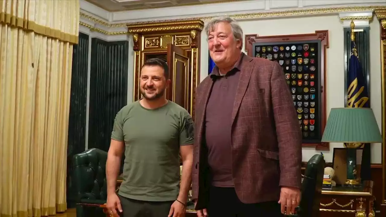 Ukraine war: Stephen Fry meets Ukrainian president Volodymyr Zelensky in Ukraine