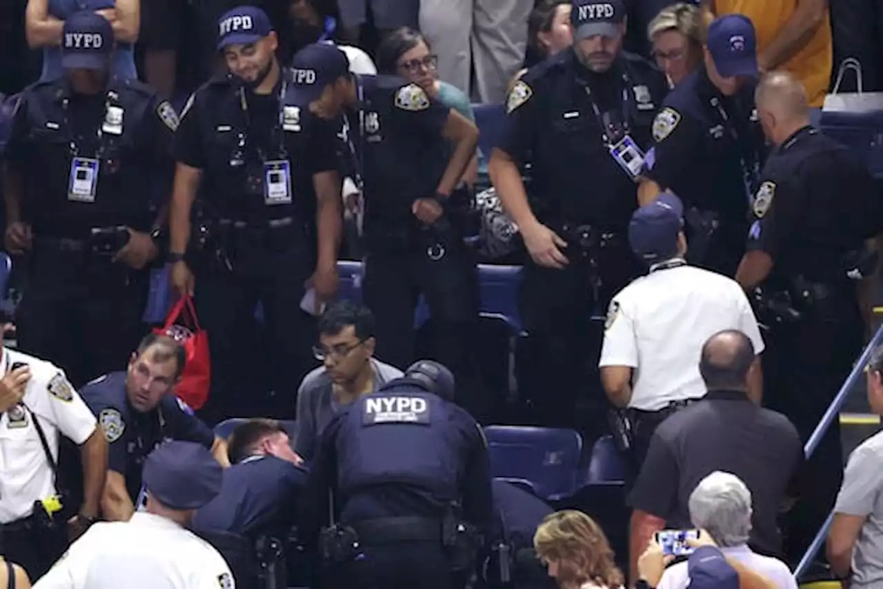 Us Open, semifinale femminile interrotta da una protesta ambientalista