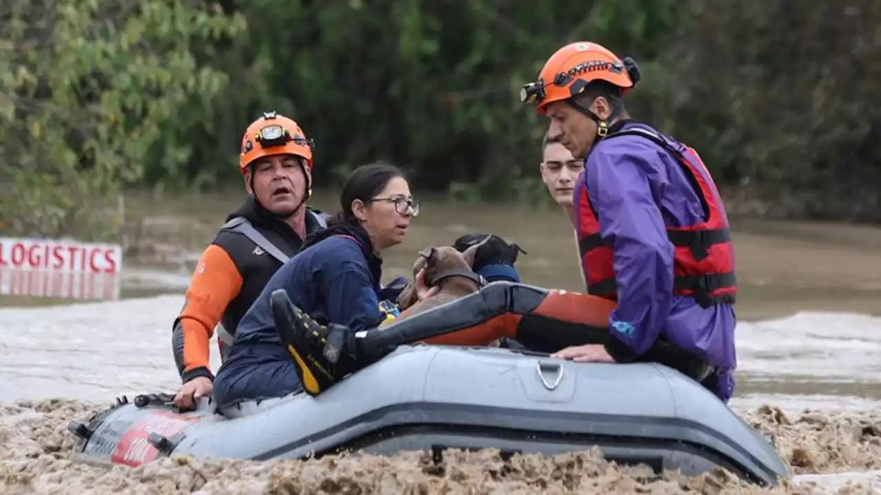 Flut in Griechenland: Rettungsarbeiten auf Hochtouren