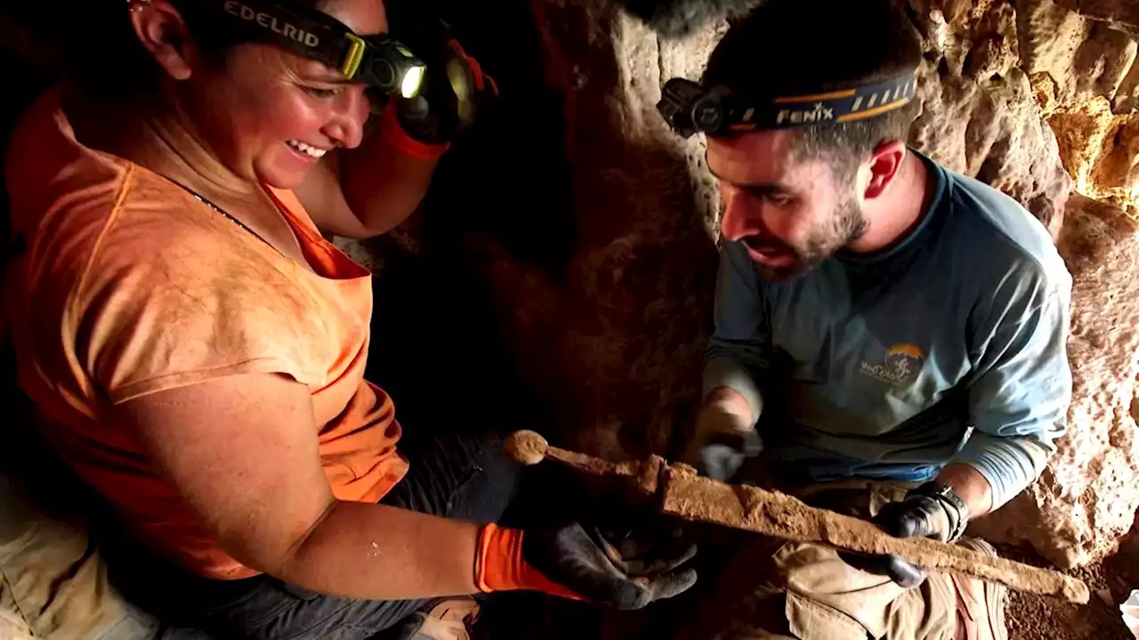 Forscher entdecken am Toten Meer eine Höhle mit hervorragend erhaltenen römischen Schwertern