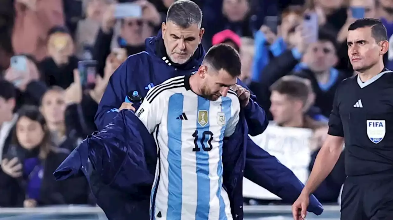 El Tata Martino se mostró preocupado por la molestia física de Messi en el partido de la Selección