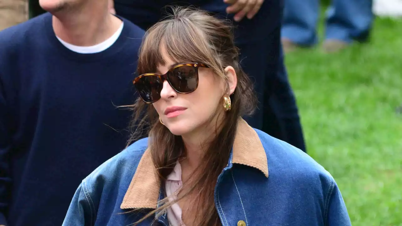 È tempo di indossare la giacca di jeans (come Dakota Johnson): i modelli di tendenza di questo autunno