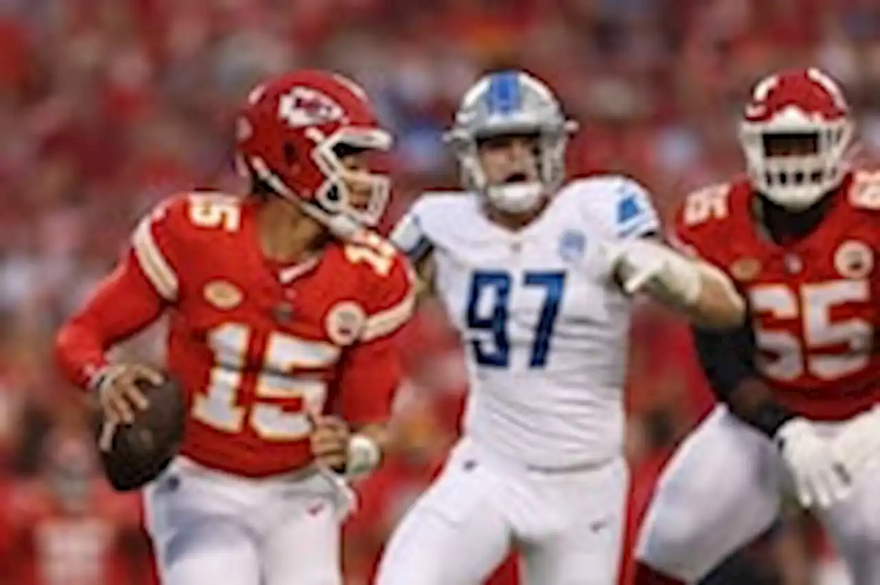 Live updates: Chiefs and Lions all even in NFL season opener